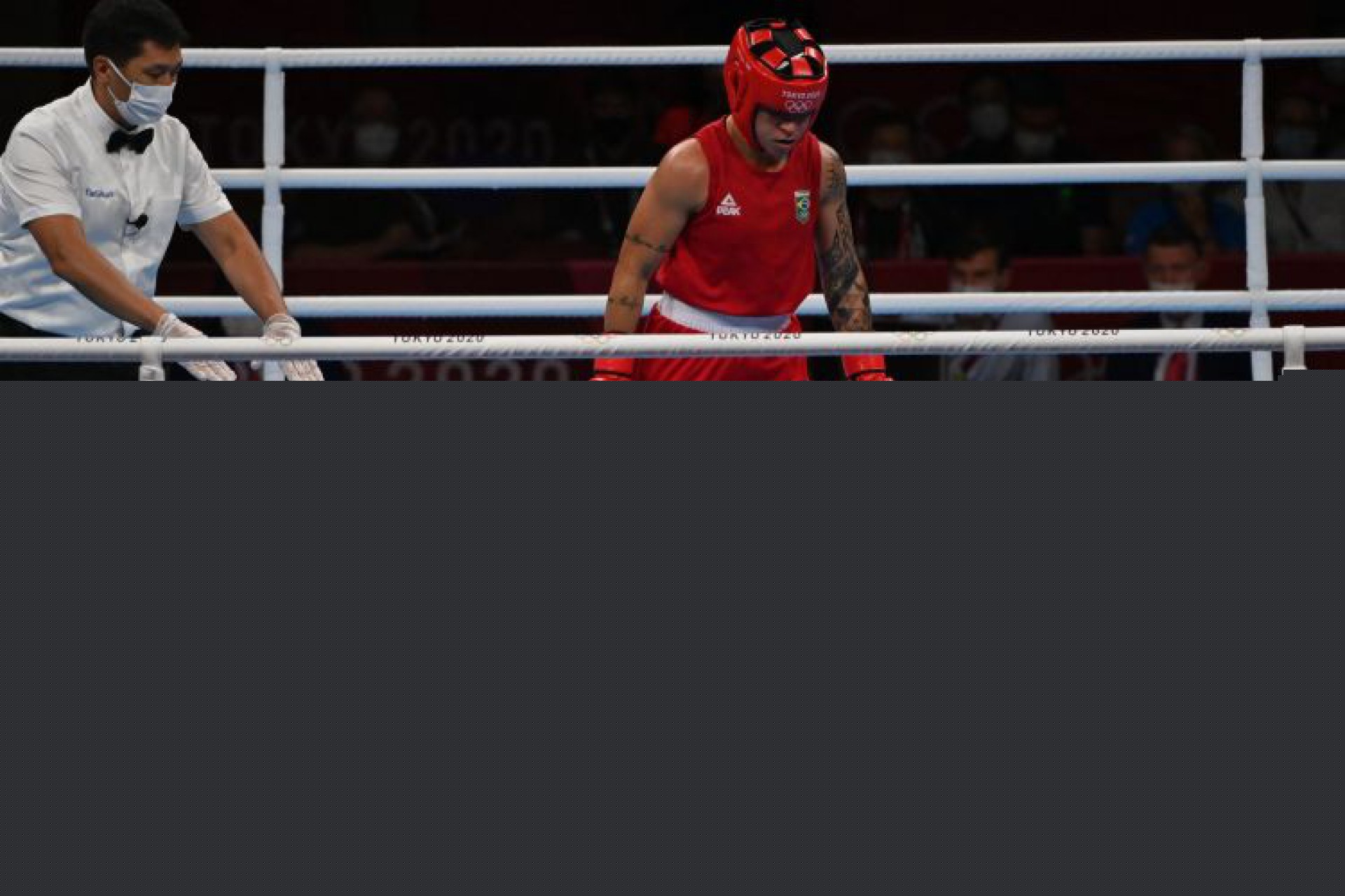 Bia Ferreira quase nocauteia adversária no segundo round da semifinal