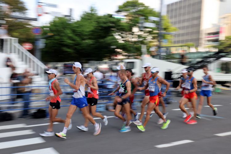 Brasileiro Caio Bonfim concluiu a prova com tempo de 1:23:21