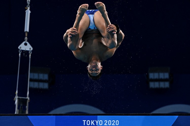Brasileiro Kawa Pereira durante disputa do salto ornamental de plataforma de 10 metros em Tóquio 2020