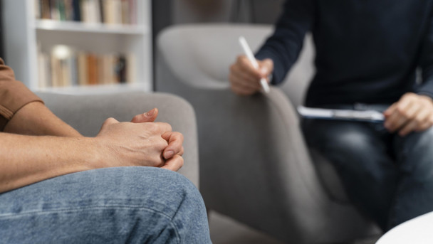 O horário de atendimento aos pacientes ocorre das 18 às 20 horas. A Uece destaca que o número de atendimentos por dia é limitado, a depender da quantidade de plantonistas disponíveis