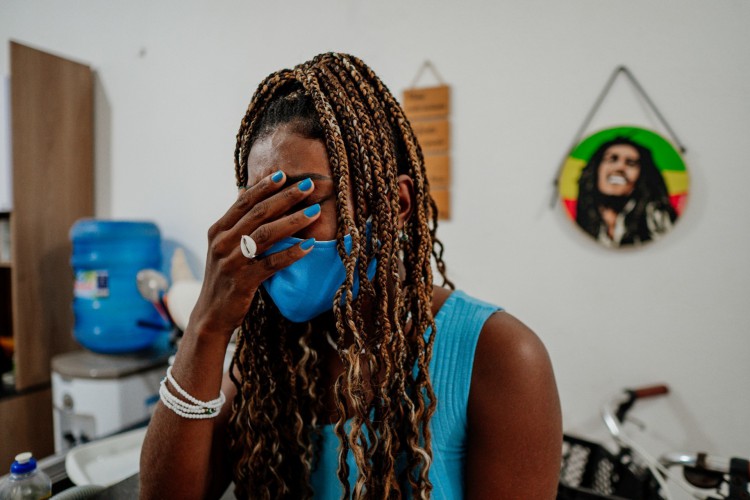 Em vários momentos, durante a conversa, Erika chorou ao relembrar do ocorrido. 