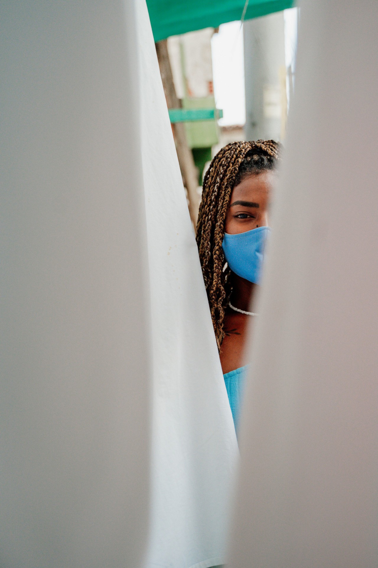 Erika trabalha como ambulante há quatro anos na Praia do Futuro. 