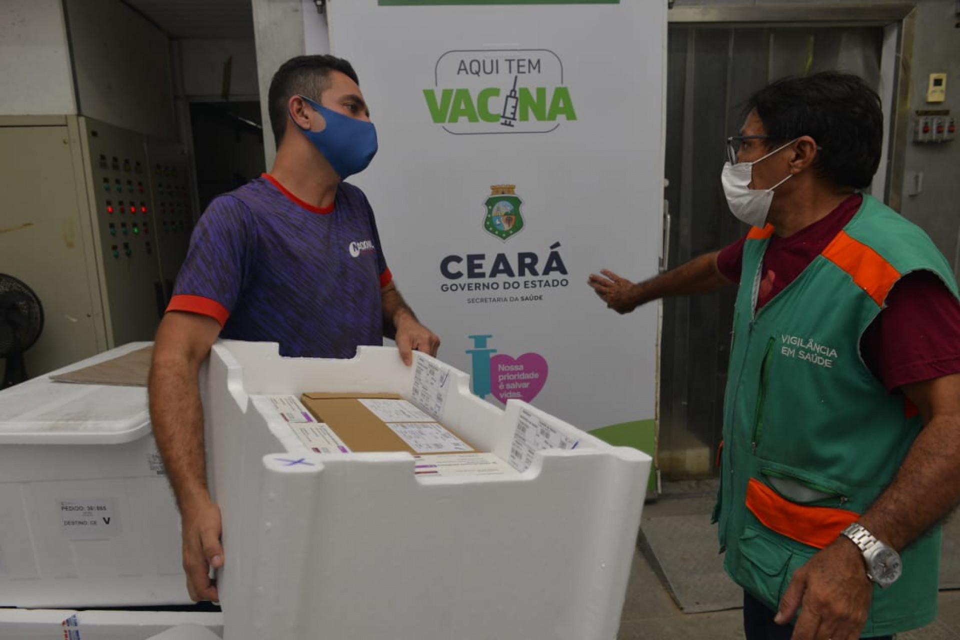 Este é o 58º lote de vacinas contra a Covid-19 recebidos pelo Estado (Foto: Thiara Montefusco/Governo do Ceará)