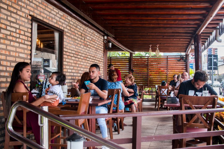 Setor de serviços mostra trajetória de retomada no Ceará