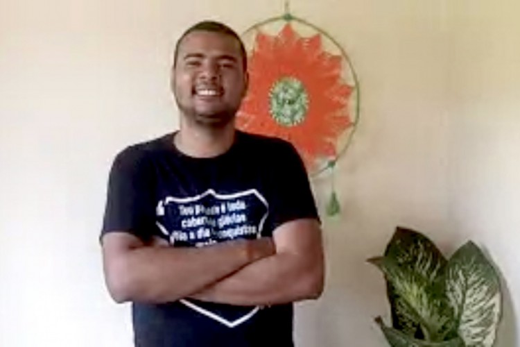 Joao Batista, 27 anos, estudante, criou uma rede de apoio a pessoas demissexuais. Imagens feitas no formato virtual(Foto: Thais Mesquita)