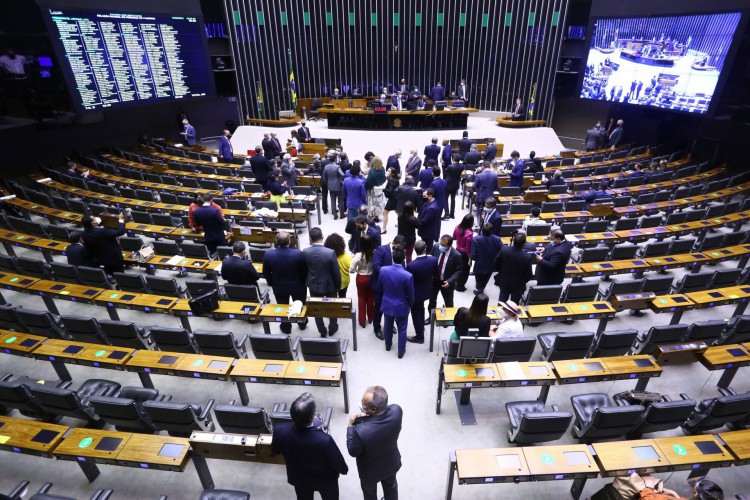 O governo federal costurou um acordo com o relator do orçamento no Congresso Nacional para incluir os programas Pé-de-Meia e Vale Gás no Projeto de Lei Orçamentária (PLOA) de 2025.