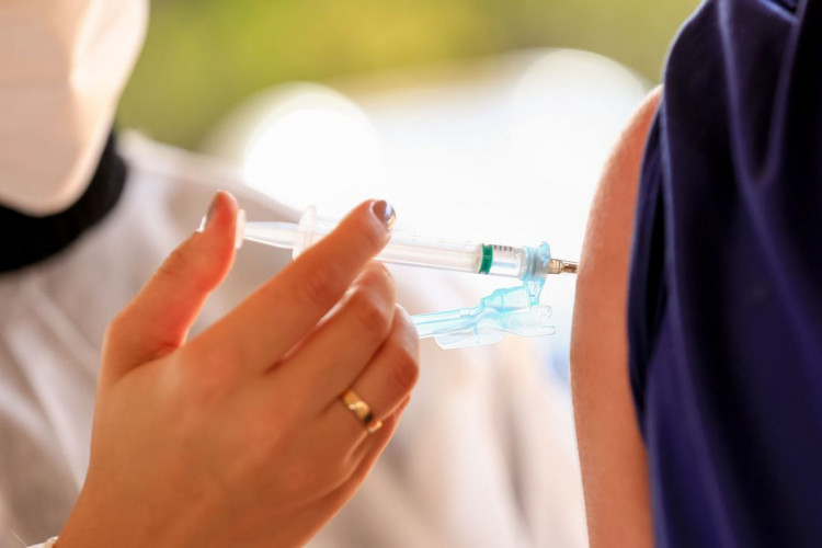 Para o sábado, a Capital tem mais de 33 mil pessoas agendadas para primeira dose (D1) e no domingo, 12 mil. 