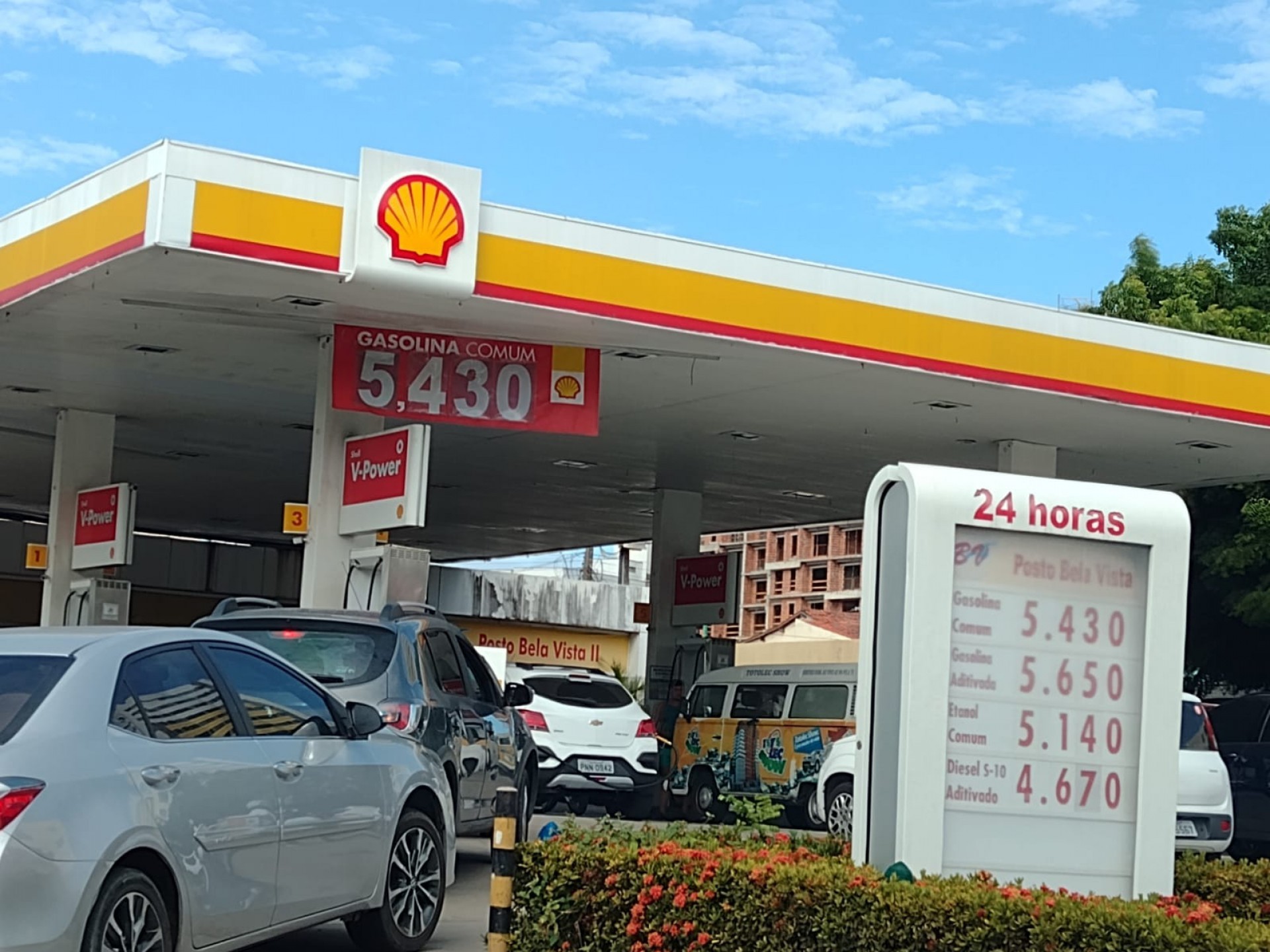 Posto no Dionísio Torres, em Fortaleza, registrou o menor preço para a gasolina comum, R$ 5,43, entre 204 pesquisados em 11 municípios do Ceará (Foto: Cláudio Ribeiro/O POVO)