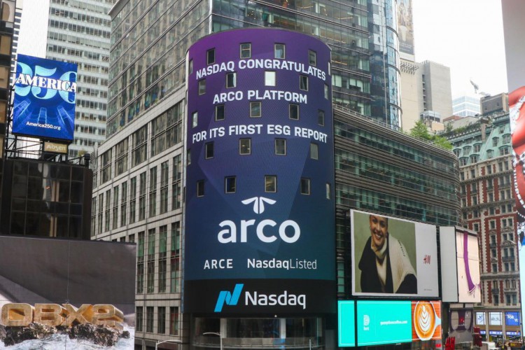 Painel da Nasdaq em Nova York, onde a empresa tem ações