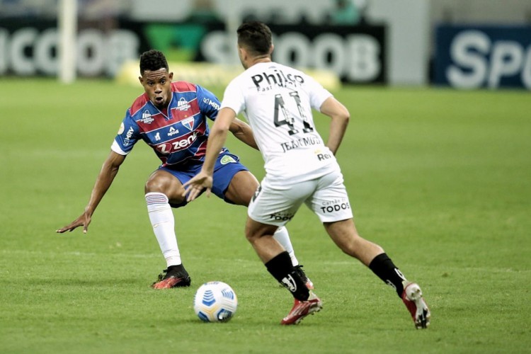 Fortaleza e Santos se enfrentam pelo Brasileir&atilde;o S&eacute;rie A 2022 hoje, 24; onde assistir ao vivo aos jogos do dia e hor&aacute;rio do jogo.