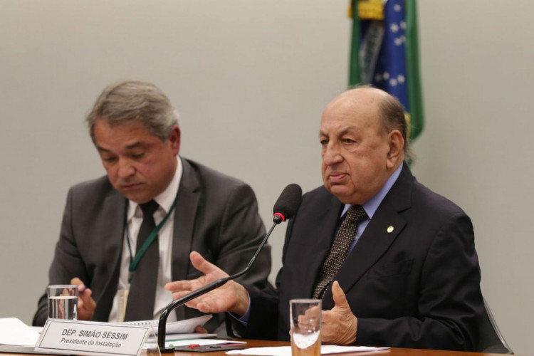 Brasília - Deputado Simão Sessim preside reunião de instalação da Comissão especial, destinada a proferir parecer ao Projeto de Lei 9.463/2018, do Poder Executivo, que dispõe sobre a desestatização da Eletrobras (Fabio Rodrigues Pozzebom/Agência Brasil)