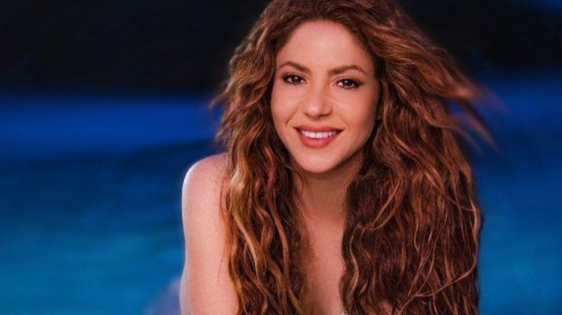 O cabelo da cantora Shakira é uma das características mais marcantes de sua imagem pública, servindo como uma espécie de marca registrada