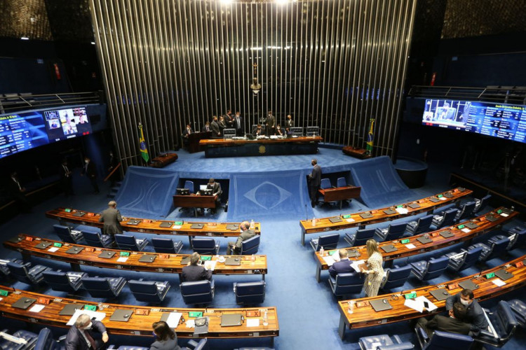 Plenário do Senado Federal durante sessão deliberativa ordinária semipresencial. 