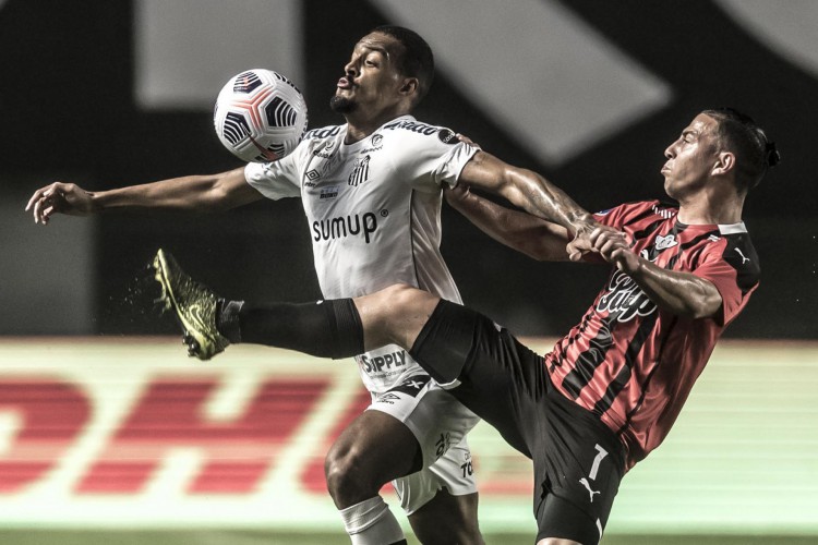 Entre os jogos de hoje, quinta, 19 de agosto, Santos e Libertad se enfrentam pela Copa Sul-Americana.
