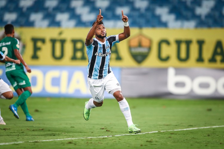 Atacante Miguel Borja comemora gol no jogo Cuiabá x Grêmio, na Arena Pantanal, pela Série A