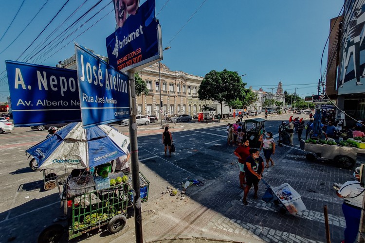 Avenida Alberto Nepomuceno é uma das mais afetadas pelo trânsito durante a Feira da Madrugada