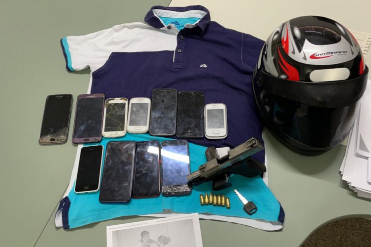 Material apreendido nas casas dos suspeitos durante ofensiva que resultou na prisão do trio, nesta quinta-feira, 19