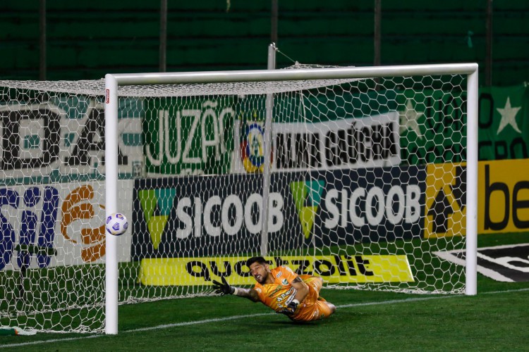 Bruno Melo perdeu pênalti que daria a vice-liderança do Brasileirão ao Fortaleza