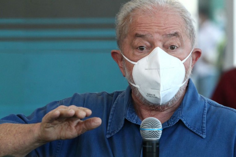 Ex-presidente participou de coletiva de imprensa ao ado do governador Camilo Santana neste sábado, 21, no porto do Pecém