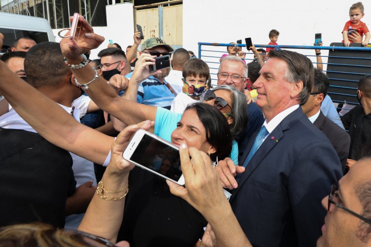 Bolsonaro em aglomeração no município de Cachoeira Paulista, em São Paulo