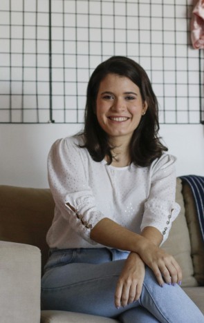 Luciana Valente é fundadora da startup Susclo, que busca incentivar mudanças nas maneiras de se consumir moda e prega a sustentabilidade(Foto: Thais Mesquita)