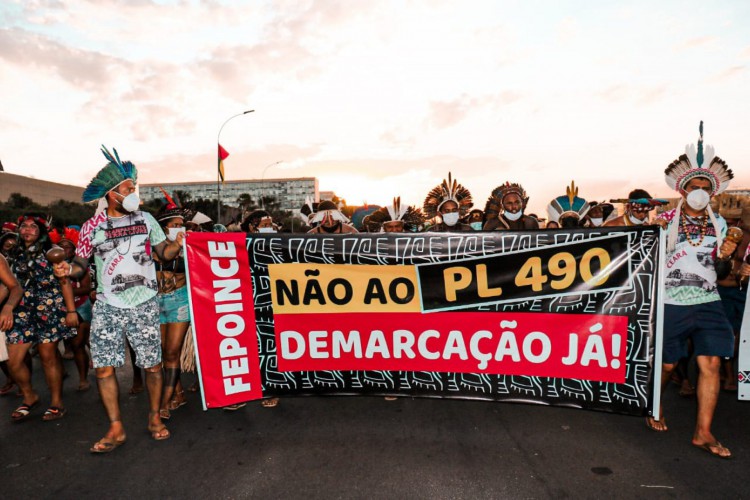 Delegação de indígenas do Ceará participa de manifestação contra mudanças nas regras de demarcação de terras, em Brasília
