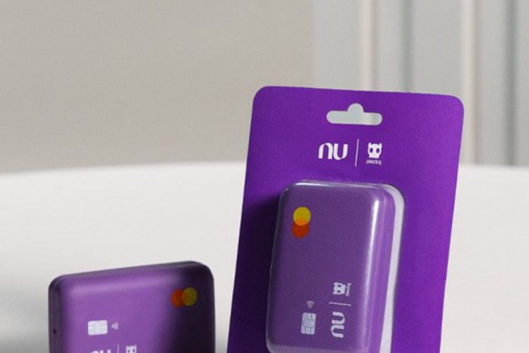 Veja o Nudog, brinquedo criado em parceria Nubank e Zee.Dog