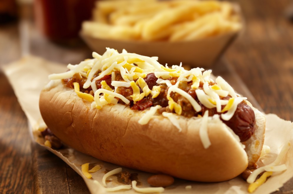 Dia do Cachorro-Quente: quanto custa o hot dog em universidades do