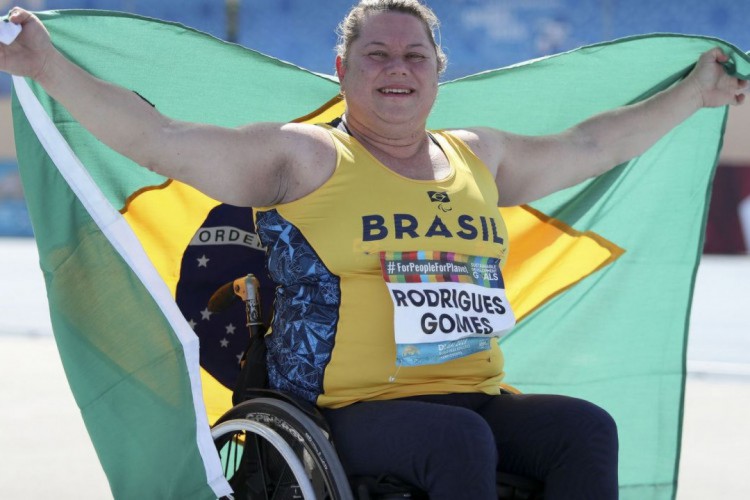 Beth Gomes fez história nas Paralimpíadas de Tóquio ao quebrar o próprio recorde mundial duas vezes, além de ser a atleta mais velha da delegação do Brasil