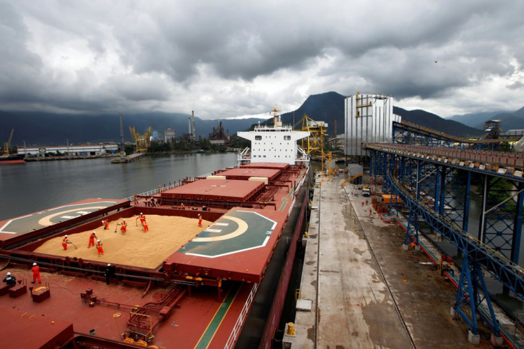 PIB: agropecuária e indústria recuam; serviço avança no 2° trimestre