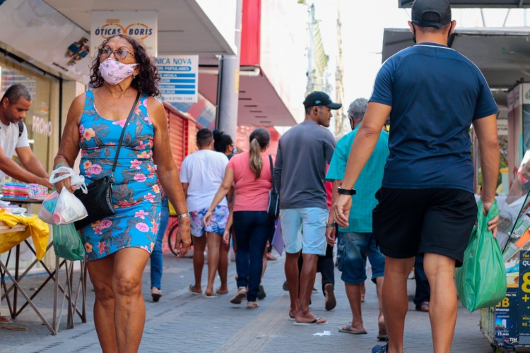 Uso de m&aacute;scarais em locais abertos &eacute; opcional desde 21 de mar&ccedil;o