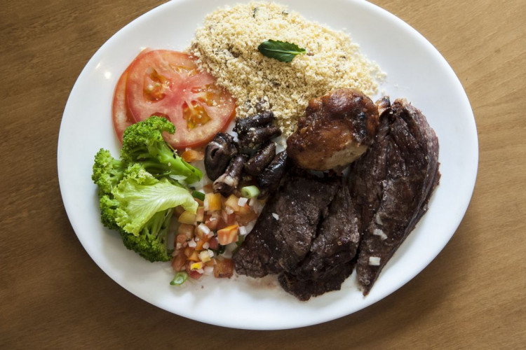 Ações de acesso a alimentos foram realizadas por 85,9% (158) dos municípios cearenses em 2023, sendo a distribuição de cestas básicas a mais comum