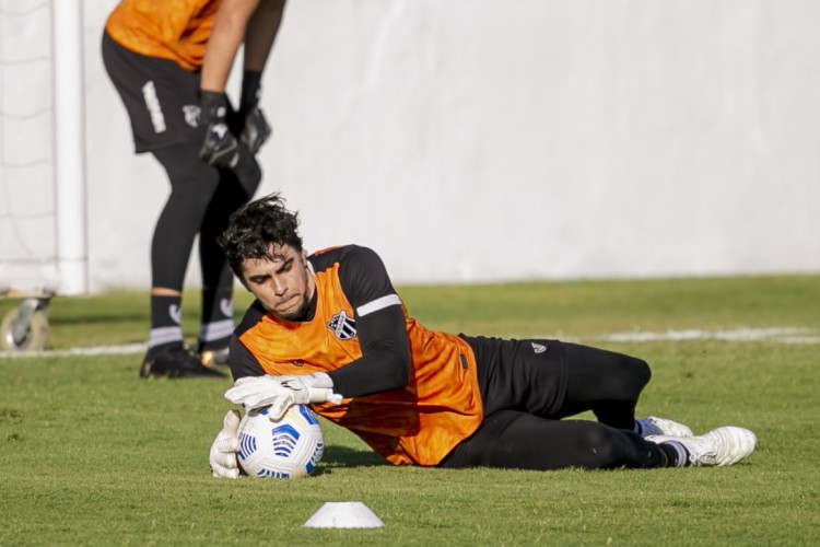 Richard não treinou com o grupo e é dúvida para o confronto contra o Internacional