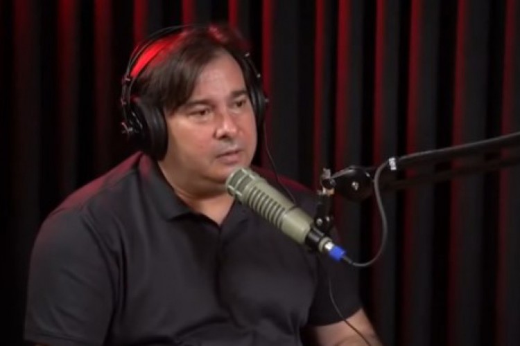 Rodrigo Maia diz achar que Bolsonaro é gay: 