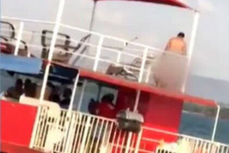 Casal foi flagrado praticando ato sexual em flutuante no lago de Palmas, em Tocantins