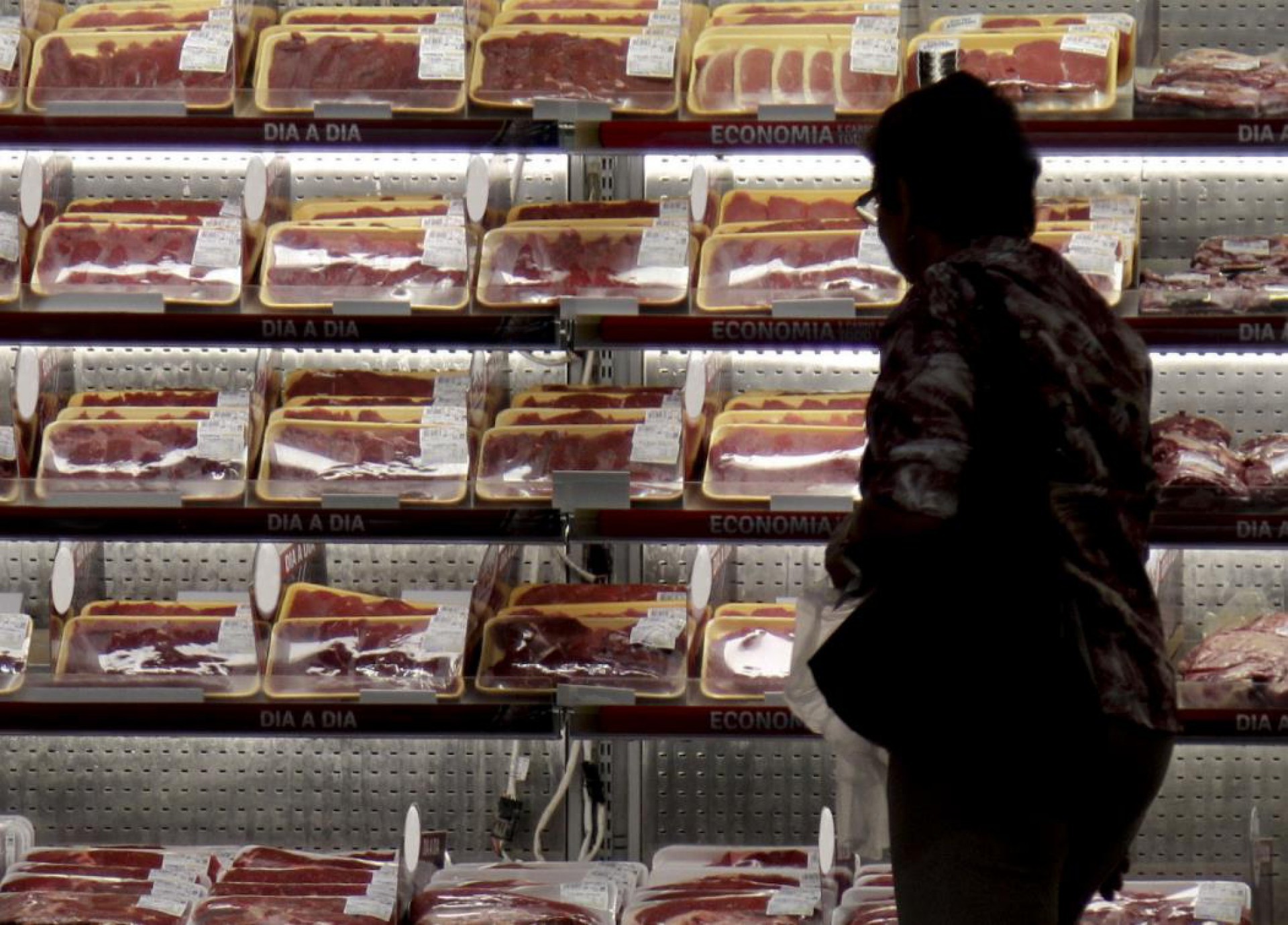 ￼AUTORIDADES afirmam que não há risco para humanos no consumo de carne (Foto: Aurelio Alves)