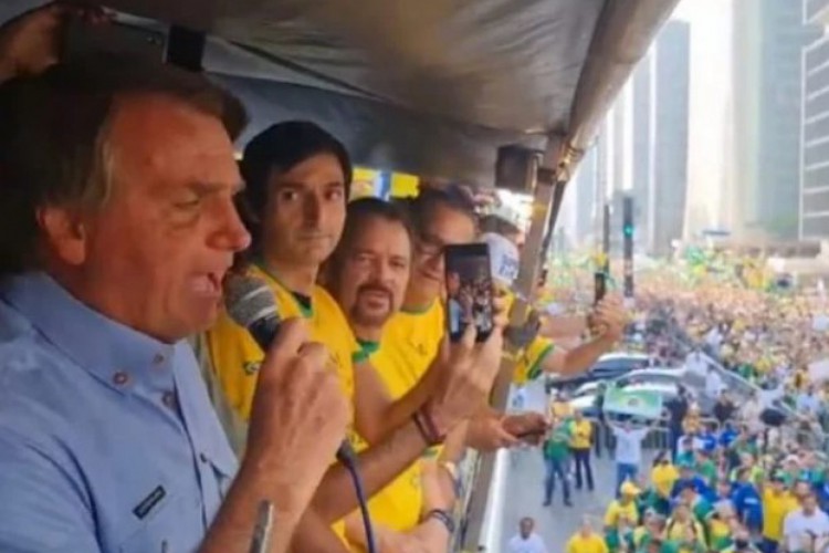 Governo de SP multa presidente Bolsonaro em ato na Avenida Paulista
