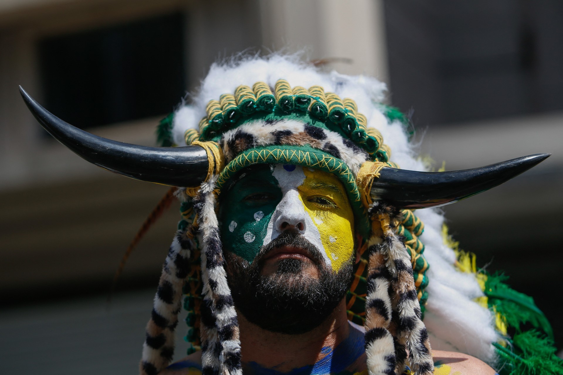 Um homem participa de uma manifestação em apoio ao presidente brasileiro Jair Bolsonaro em São Paulo, Brasil, em 7 de setembro de 2021, no Dia da Independência do Brasil (Foto: MIGUEL SCHINCARIOL / AFP)
