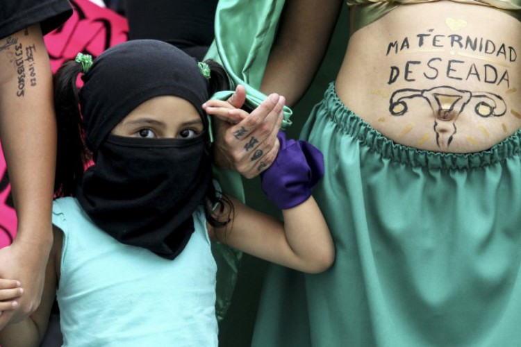 Depois da legalização do aborto no México, apenas mais quatro países da América Latina permitem o procedimento sem restrições; confira em quais casos é liberado, como proceder, qual a penalidade do aborto no Brasil e demais informações (Foto:  ULISES RUIZ / AFP)