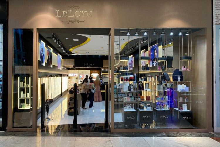 Os descontos que celebram a Semana do Brasil serão aplicados em produtos das duas lojas e também no e-commerce (via WhatsApp)