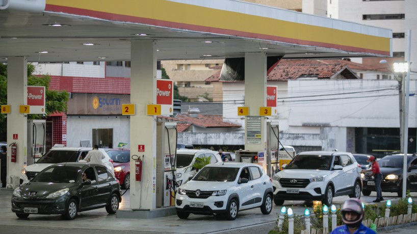 Preço da gasolina no Ceará aumenta R$ 0,10 em uma semana e litro chega a ser vendido por R$ 7,10 no Estado (foto: AURELIO ALVES)