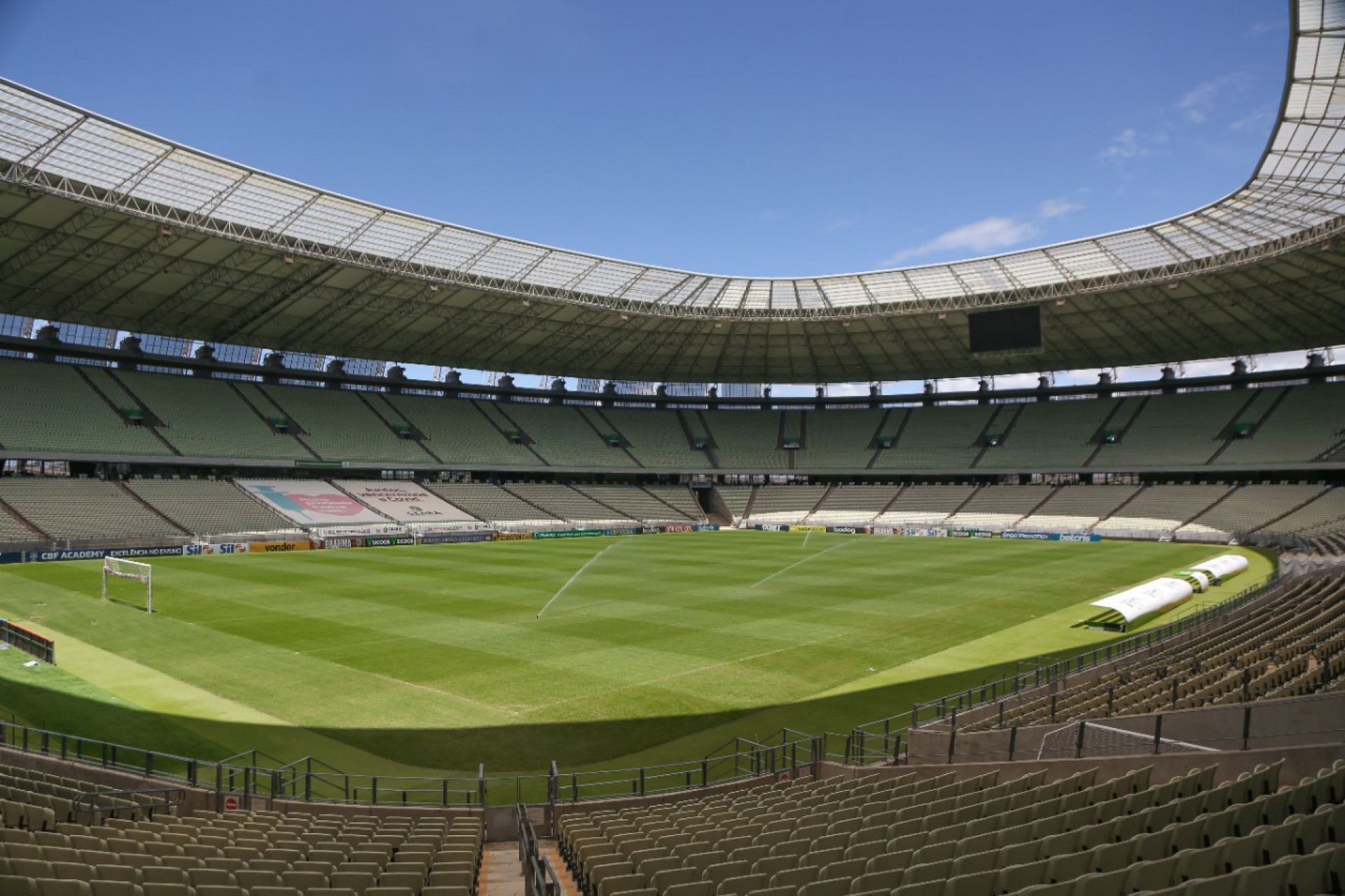 Arena Castelão poderá receber Supercopa do Brasil em 2022 entre Atlético-MG e Flamengo (Foto: Divulgação/Sejuv)