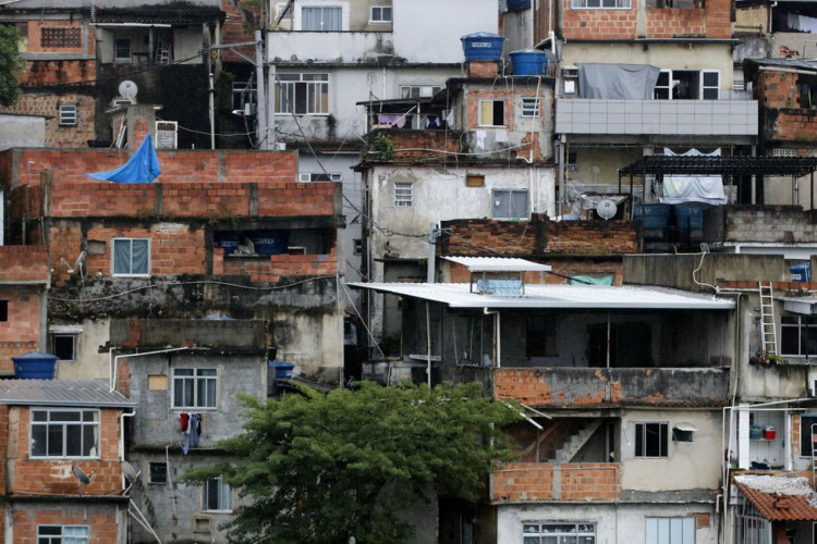 Vista geral da favela Morro Azul, na zona sul do Rio de Janeiro.