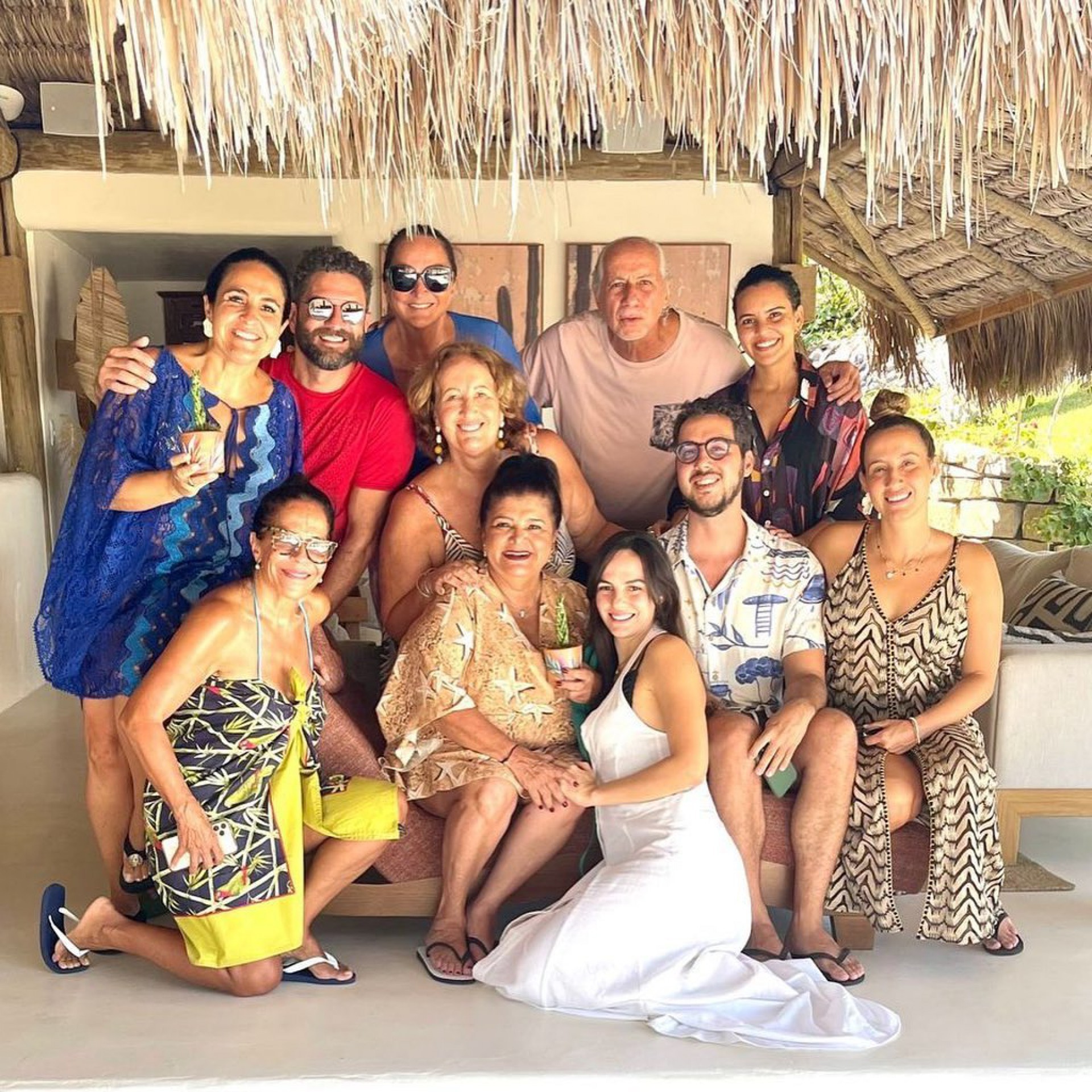 Annette e Marcos de Castro com a família e as amigas convidadas (Foto: arquivo pessoal)