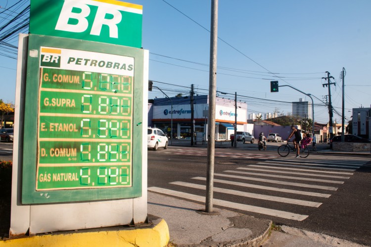 Segundo Joaquim Silva e Luna, a parte da composição do valor que corresponde à estatal é de aproximadamente R$ 2 considerando um preço na bomba de R$ 6