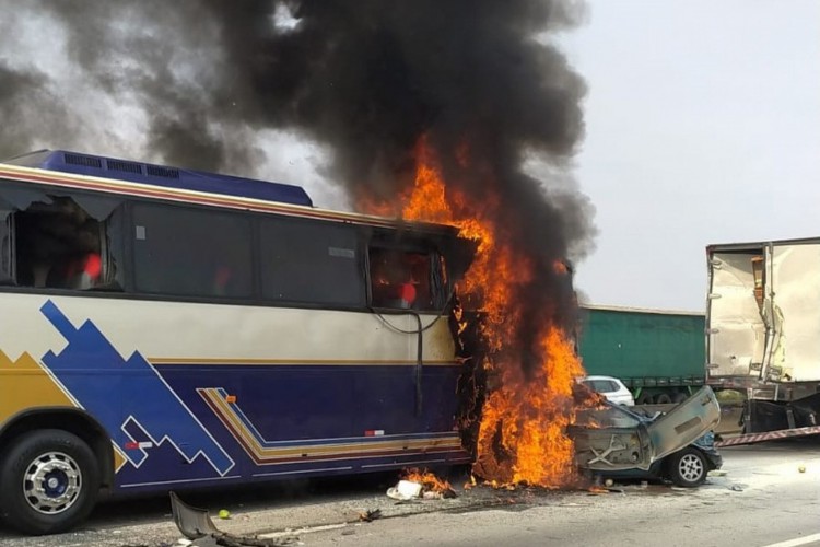 Acidente na rodovia Dutra deixou seis mortos em São José dos Campos
