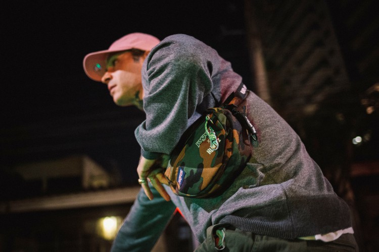 Hollywoodogz e JanSport lançam coleção de mochilas e pochetes exclusivas