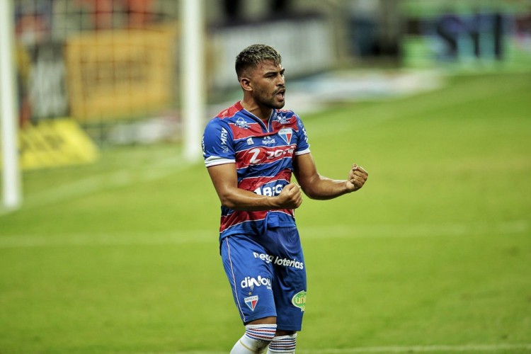 Ronald comemora gol marcado pelo Fortaleza diante do São Paulo pela Copa do Brasil. 