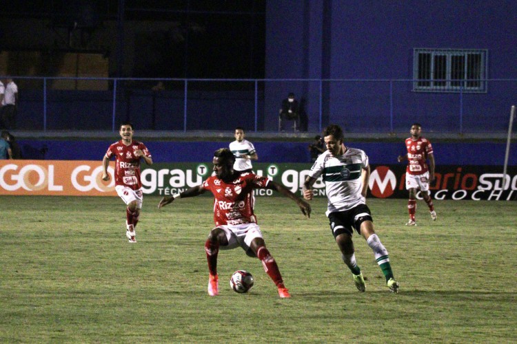 Coritiba e Vila Nova se enfrentam hoje; veja onde assistir ao vivo à transmissão e qual horário do jogo