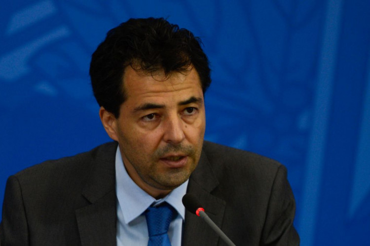 ￼ADOLFO SACHSIDA assume a pasta de Minas e Energia